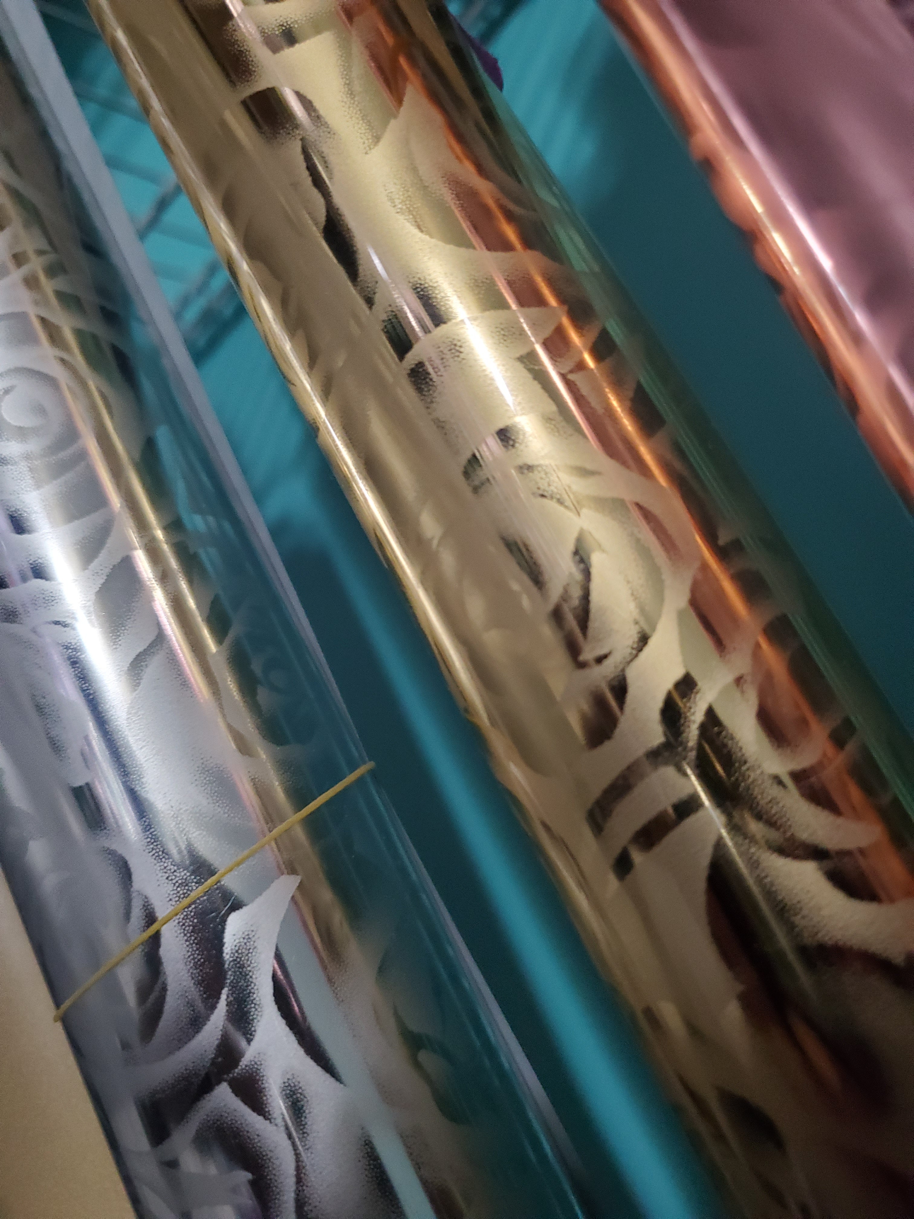 20" Gold Roses Metal